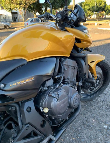 Hornet De Cor Dourada