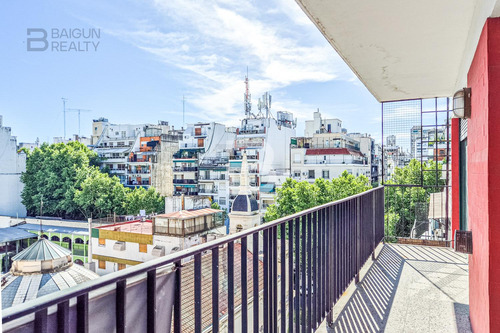 Departamento De 5 Ambientes Con Dependencia De Servicio, Cochera Y Baulera En Venta En Recoleta