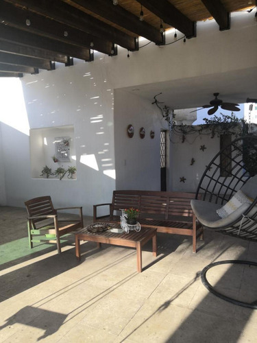 Casa De Una Planta Con Alberca Propia