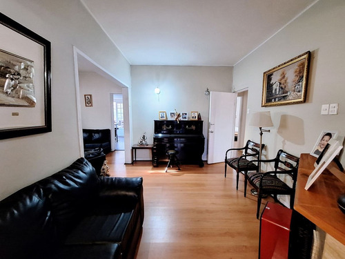 Casa En Venta De 5 Dorm. En Ñuñoa