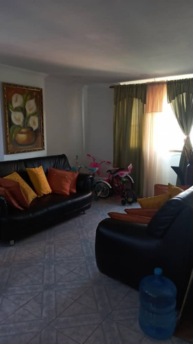 Imagen 11 de 13 de Cristian Guedez Vende Amplio Apto En Urb Las Acacias A Paso De Av. Bolivar