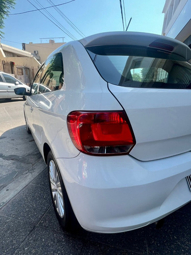 Imagen 8 de 25 de Volkswagen Gol Trend 1.6 Highline 3p 2015