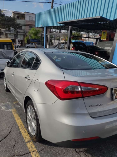 Imagem 6 de 13 de Kia Cerato 2016