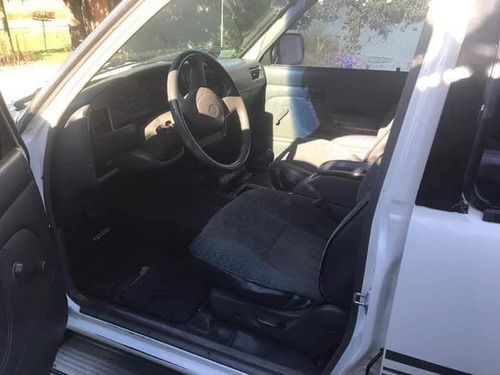 Toyota Hilux 2.7 D/cab 4x2 N Dx