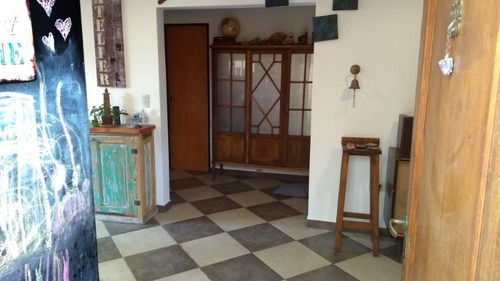Venta De Pintoresca Casa En Ph Al Frente