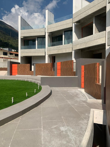 Villas En Venta En Obra Gris, Sebucán, Caracas.