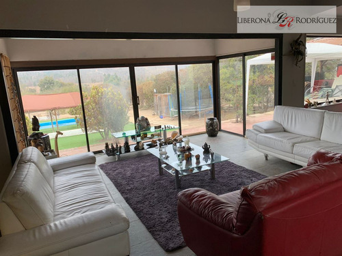 Casa En Venta De 8 Dorm. En Quilpué