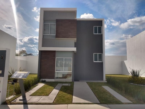 Imagen 1 de 12 de Casa Sola En Venta Mangata