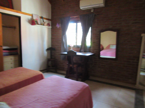 Casa Con Quincho Y Piscina, 3 Dormitorios Zona Km 50 Pilar, Barrio Abierto La Esmeralda