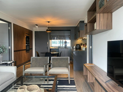 Se Vende Moderno Y Luminoso Departamento, Dos Años De Uso.