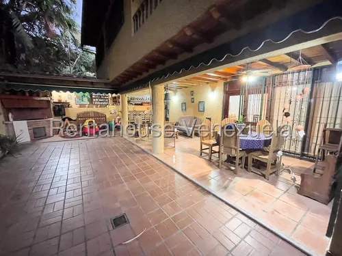 Casa En Venta En La Tahona