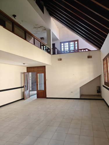 Casa En Venta En Andres Bello Las Delicias Maracay 04js