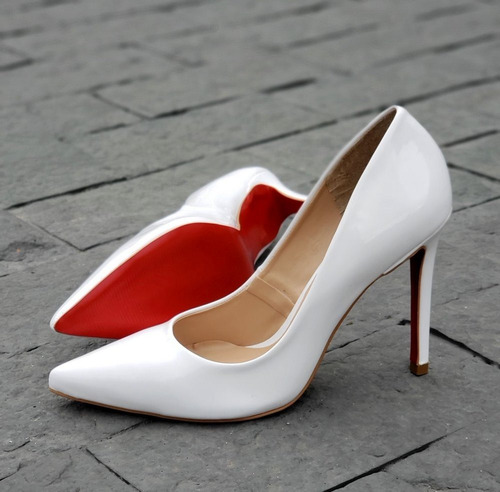 scarpin branco com solado vermelho