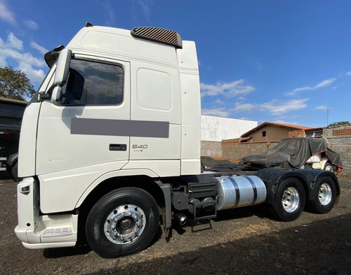 Imagem 4 de 15 de Volvo- Fh-540-globetrotter - 6x4 -2012 - Branco - Filé