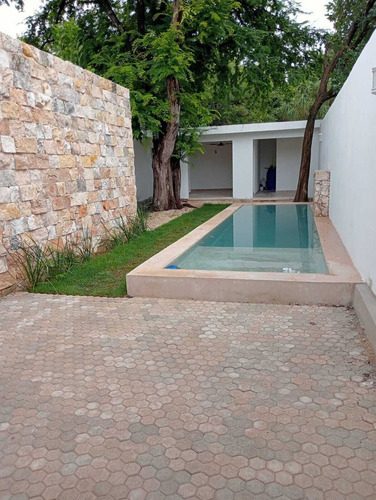 Hermosa Casa Remodelada En Venta Merida, Itzimna (avc-2423)