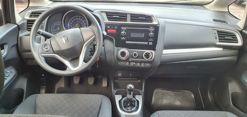 Imagen 8 de 10 de Honda Fit 1.5 Fun Estandar 5 Marchas Gris 2017