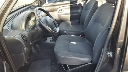 Imagen 11 de 12 de Kangoo Comfort Ph3 1pl Con Gnc 2 Tubo Y 5 Asientos 2016