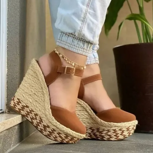 Anabela fechado store na frente