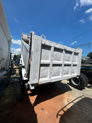 Ford Cargo 3133 2012/13 Caçamba Rosseti 6x4