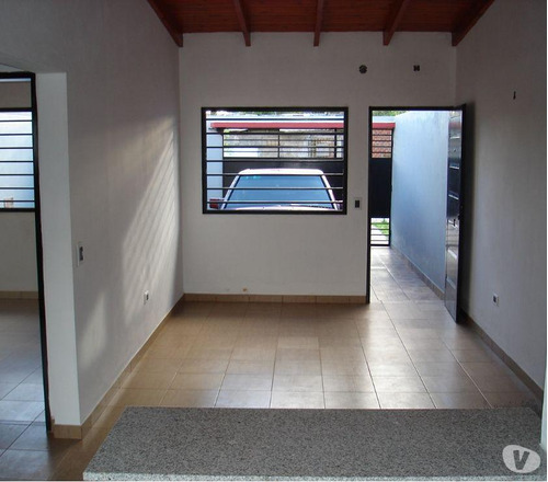 Imagen 7 de 17 de Casa En Venta - 2 Dormitorios, Cochera - 60 Mts2 Sobre Lote De 150mts2 - Villa Elvira