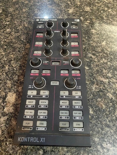 Controlador Para Dj Traktor Kontrol X1