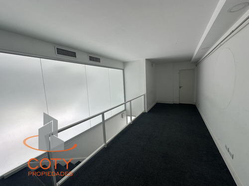 Puerto Madero - Local Comercial- Gran Vidriera