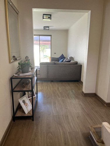 Casa Con 4 Dormitorios, En Condominio Con Control De Acceso