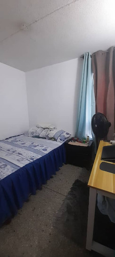 Apartamento En Venta, Los Teques Urb. Simón Bolivar 18$ Mil