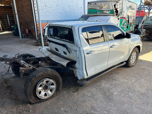 Sucata Hilux 2.8 2023 4x4 Automatica 4.600km - Rs Campo Bom