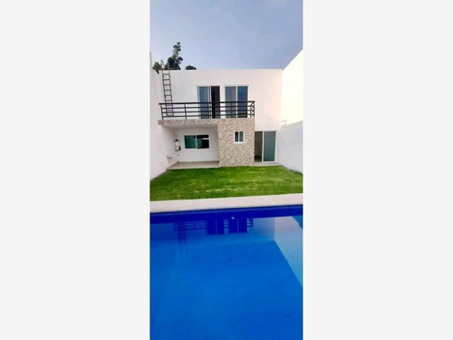 Casa Sola En Venta En Privada Zona Tranquila Estrene 