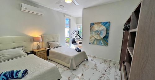 Oportunidad Espaciosa Residencia De 4 Recámaras En Exclusiva Esquina
