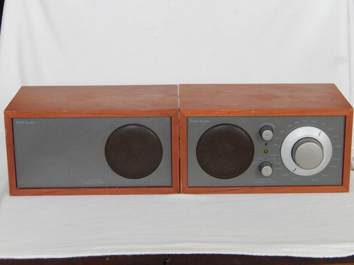 Tivoli Audio Model Two Radio Am-fm Aux Con Bocina Extra Café (Usado)