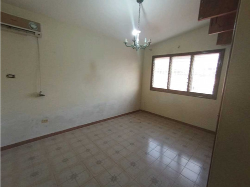 Casa En Venta En Trigal Norte Urb. Piedras Pintadas Ks-8370402