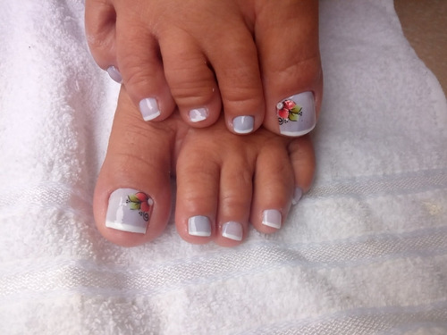 Imagem 1 de 1 de Manicure Pedicure Faço Plástica Dos Pés Também