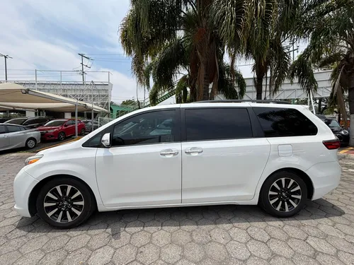 Toyota Sienna 3.5 Limited V6 At