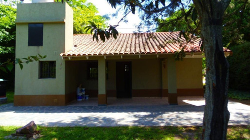 Casa En Venta En Villa Elisa - 2 Dormitorios - Parque Arbolado