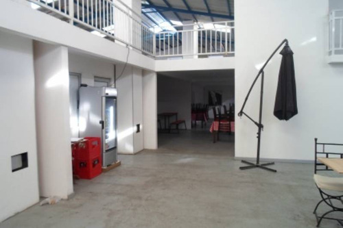 Patio De Comidas Nuevo En Barrio Franklin