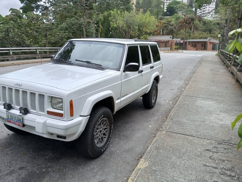 Imagen 2 de 11 de Jeep Cherokee