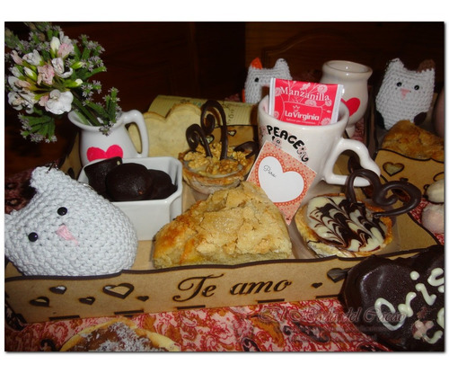 Bombones Premium Veganos + Amirigumi Gatito Tejido Artesanal