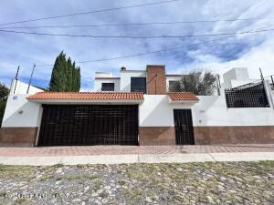 Casa Amueblada, Sala Doble Altura - Bosques Del Cimatario, Renta