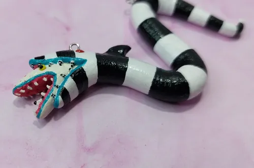 Collar De Porcelana Fria Gusano De Arena Beetlejuice