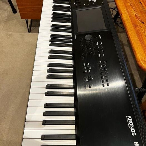 Korg Kronos 2 73 Keyboard Synthesizer Workstation