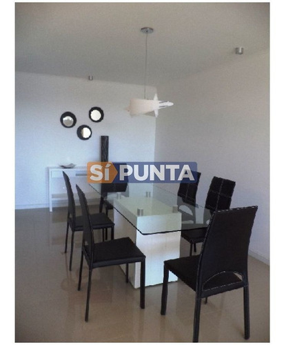 Imagen 2 de 5 de Apartamento En Playa Brava En Alquiler