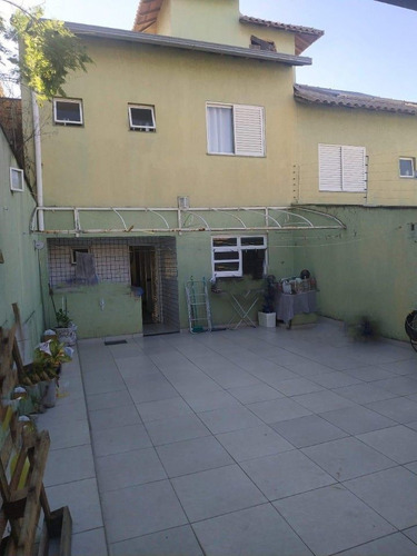 Imagem 3 de 25 de Casa Geminada 3 Qrts. 4 Vgas Independente No Cabral - 4213