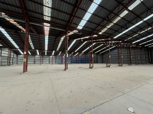 Centro De Distribucion En Lo Boza - Gran Bodega Con Oficinas