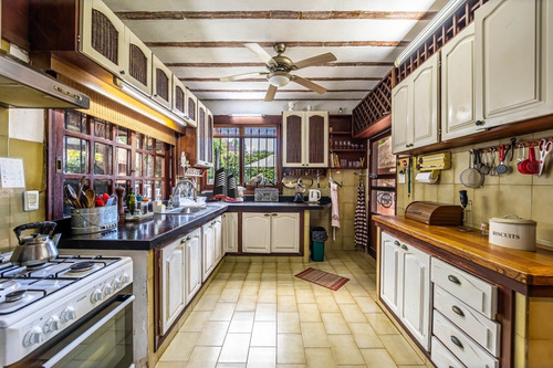Oportunidad De Venta Casa A Una Cuadra Del Mar- Ref: 836