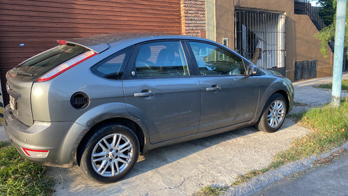 Ford Focus 2 2.0 Ghia Mt