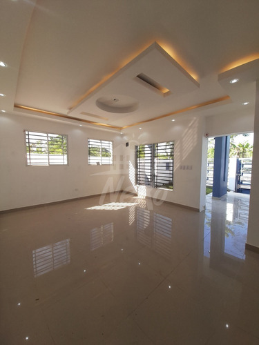 Imagen 9 de 18 de Casaen Venta A Estrenar En Residencial Cerrado, Santiago (hfc-212)