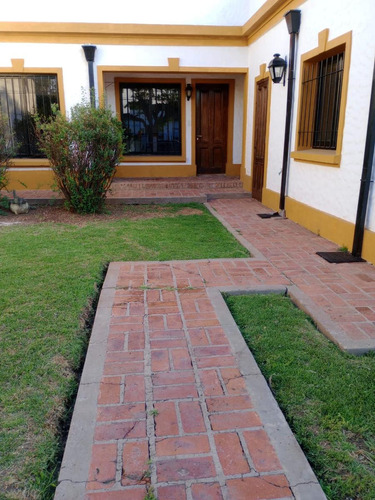 Casa En Venta . 4 Dormitorios 4 Baños - 500mts2 - Bolívar