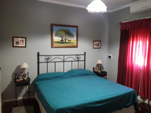 Casa Venta 2 Dormitorios 2 Baños Jardin Pileta Cochera 120 Mts 2 - Terreno 10 X 40 Mts - 400 Mts 2 - Quilmes Oeste
